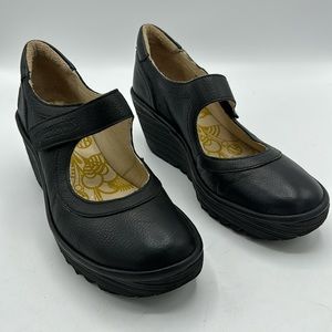 FLY London Women's Yasi Wedge